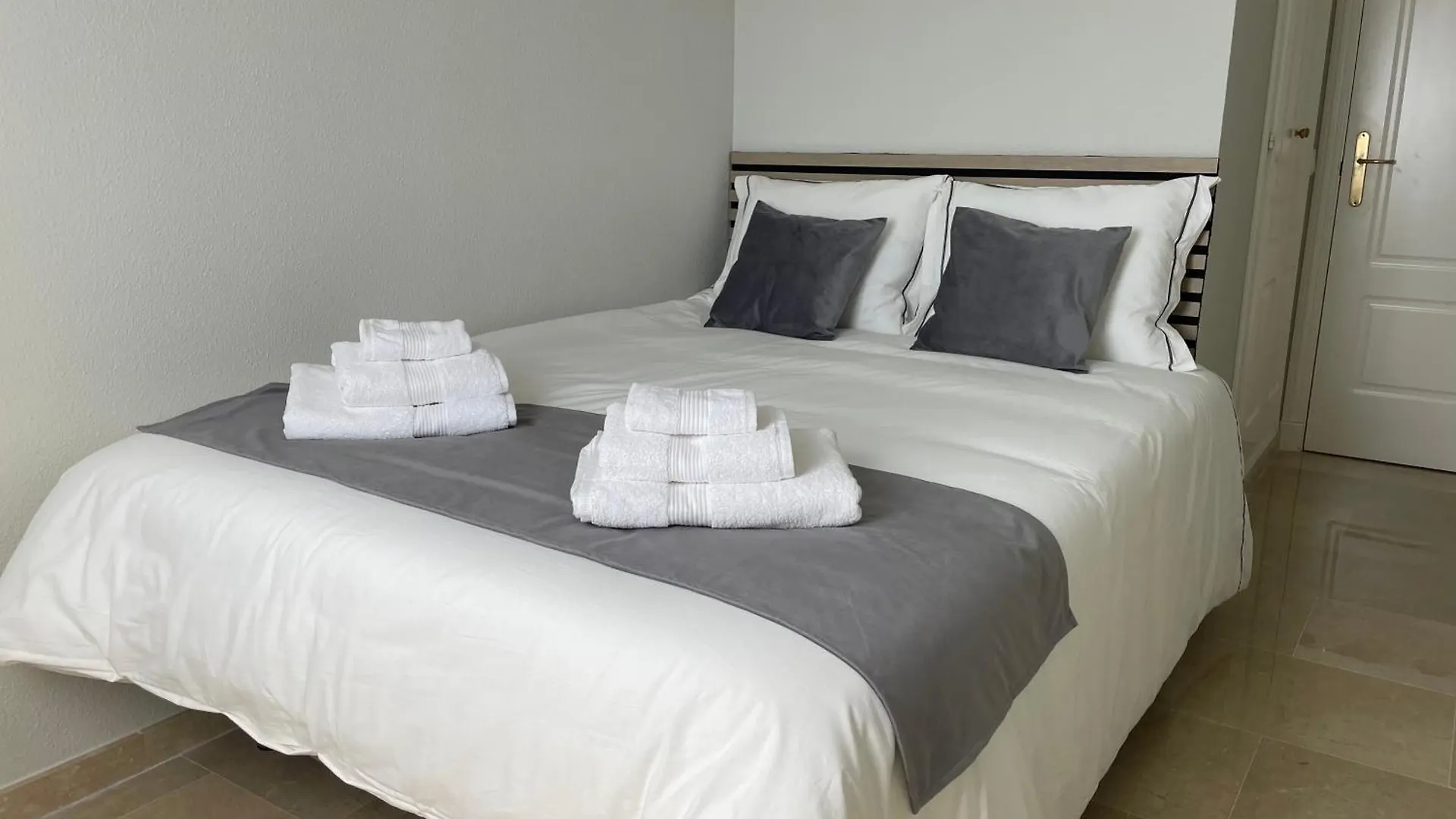 Apartamento En Marina Duquesa Castillo de Sabinillas 아파트